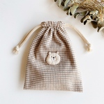 クマさんの小さな刺繍巾着(ブラウン)