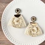 インド刺繍リボン ホワイト ゴールド チェコビーズ パイライト サージカルステンレスピアス / イヤリング