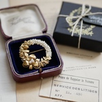 ブローチ【ヴィンテージパールホワイト】真鍮　アンティーク　ヴィンテージ　フォーマル　お呼ばれ