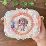人気の垂れ耳ウサギさんポーチ／羊毛刺繍アップリケの動物スクエアポーチ