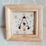 新作🌟刺繍フレーム🎄おしゃれクリスマスツリー　お花の刺繍　バラ　壁飾り インテリア雑貨