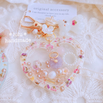 【New】フラワーHeartのシャカシャカキーホルダー　ニュアンスカラー　ハンドメイドレジン　押し花　キーホルダー　アンティークカラー　くすみカラー　ハンドメイドキーホルダー　お花　淡水パール　
