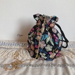 【予約販売】インド刺繍の丸底巾着バッグ〜2way  Happy flower ブラック