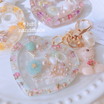 【New】フラワーHeartのシャカシャカキーホルダー　ニュアンスカラー　ハンドメイドレジン　押し花　キーホルダー　アンティークカラー　くすみカラー　ハンドメイドキーホルダー　お花　淡水パール　
