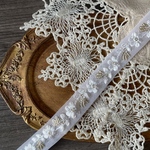 [純白] インド刺繍リボン　花　インド刺繍　スパンコール　刺繍リボン　リボン　りぼん　※10月8日よりゆうパケットにて発送となります。