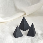 再販‼︎ オブジェ ・・piramide  ピラミッド　黒ラメ・・・　《送料無料》