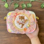 お花どうぞ〜シマリスさんポーチ／羊毛刺繍アップリケ動物スクエアポーチ
