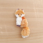 キツネ＊ふわふわ刺繍ブローチ
