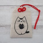 猫ひげお守り袋（子猫抱っこ猫 黒）
