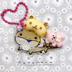 ぺたなれアオジタちゃんのおめかしレジンデコアクキー【🧸くまちゃん推しに夢中アオジタちゃん🐻‍❄️】　ぺたなれ♡爬虫類　アオジタトカゲ　手描き　アクリルキーホルダー　デコパーツ
