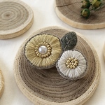 drops flower〜花の刺繍ブローチ