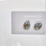 ティアドロップの一粒ピアス　アシンメトリーピアス　イヤリング　可愛いピアス　レジン