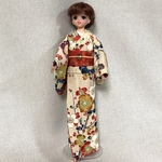 ジェニー・Momoko　着物 クリーム色・花柄