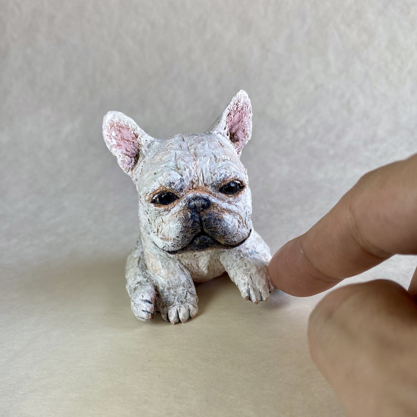 sold out】 フレンチブルドッグの木彫り 『ぽてんとフレンチブルドッグ