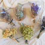 まんまるアナベルのスワッグ　かすみ草　ユーカリ