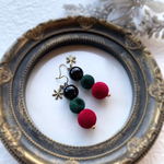 送料無料！✴︎雪の結晶❄️&ベロア調ビーズ🎄クリスマス🎄✴︎✴︎ピアス⁑イヤリング✴︎
