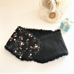ふんわりあったか大人乙女のプチマフラーorネックウォーマー*ローズガーデン*ブラック*小花*軽い*大人上品カラー*プードル