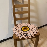 デイジーのざぶとん(花びらピンクラメ×芯濃グレイ)