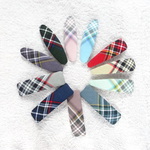大きめサイズの　タータンチェックのパッチンピン 