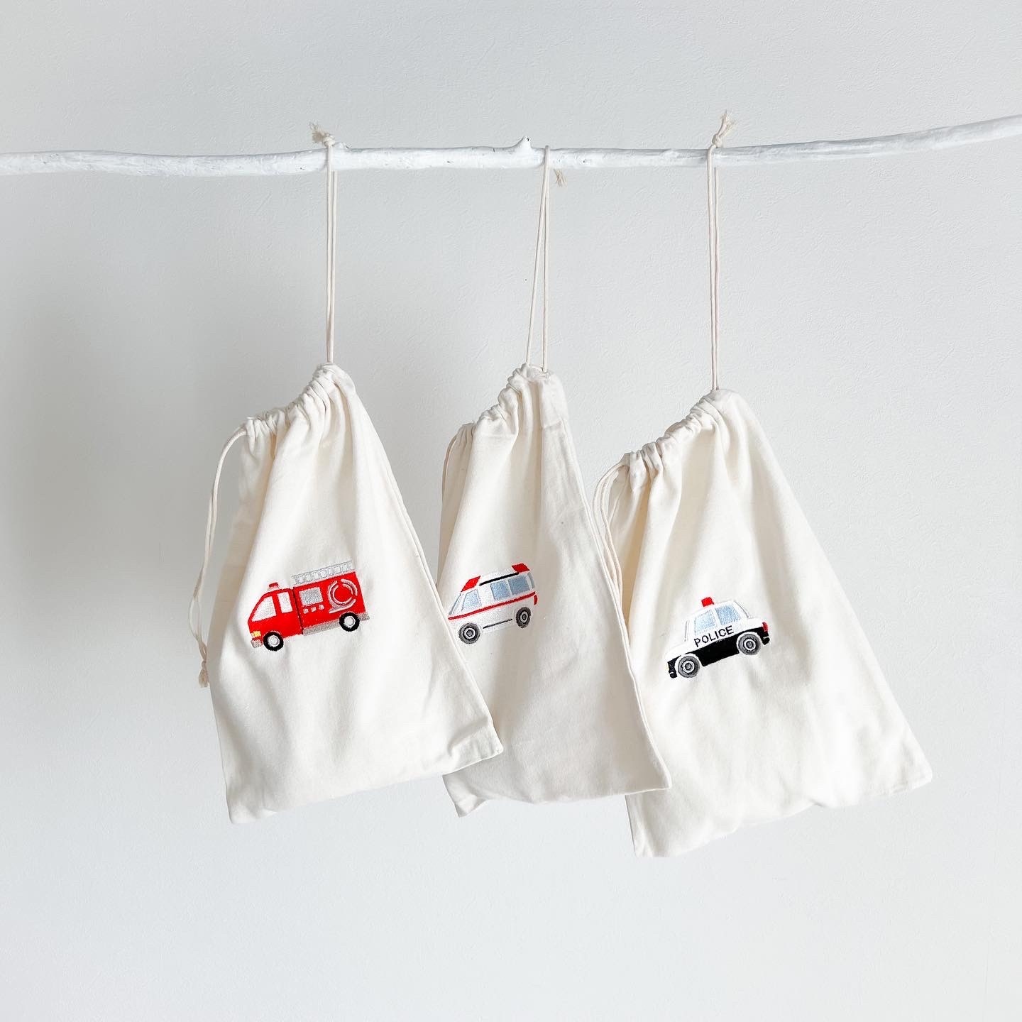 Strawberryさまオーダー専用☆ビッグサイズ巾着袋ピクセルはたらく車白×赤 3f7b43fe56c242a18bcf60de153814