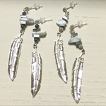 羽とハウライトのシンプルシルバーピアス