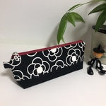◇ペンケース◇ハンドメイド！　モノトーンカメリア(黒)柄♪