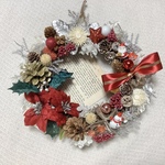 にぎやかクリスマスリース（英字新聞を添えて）