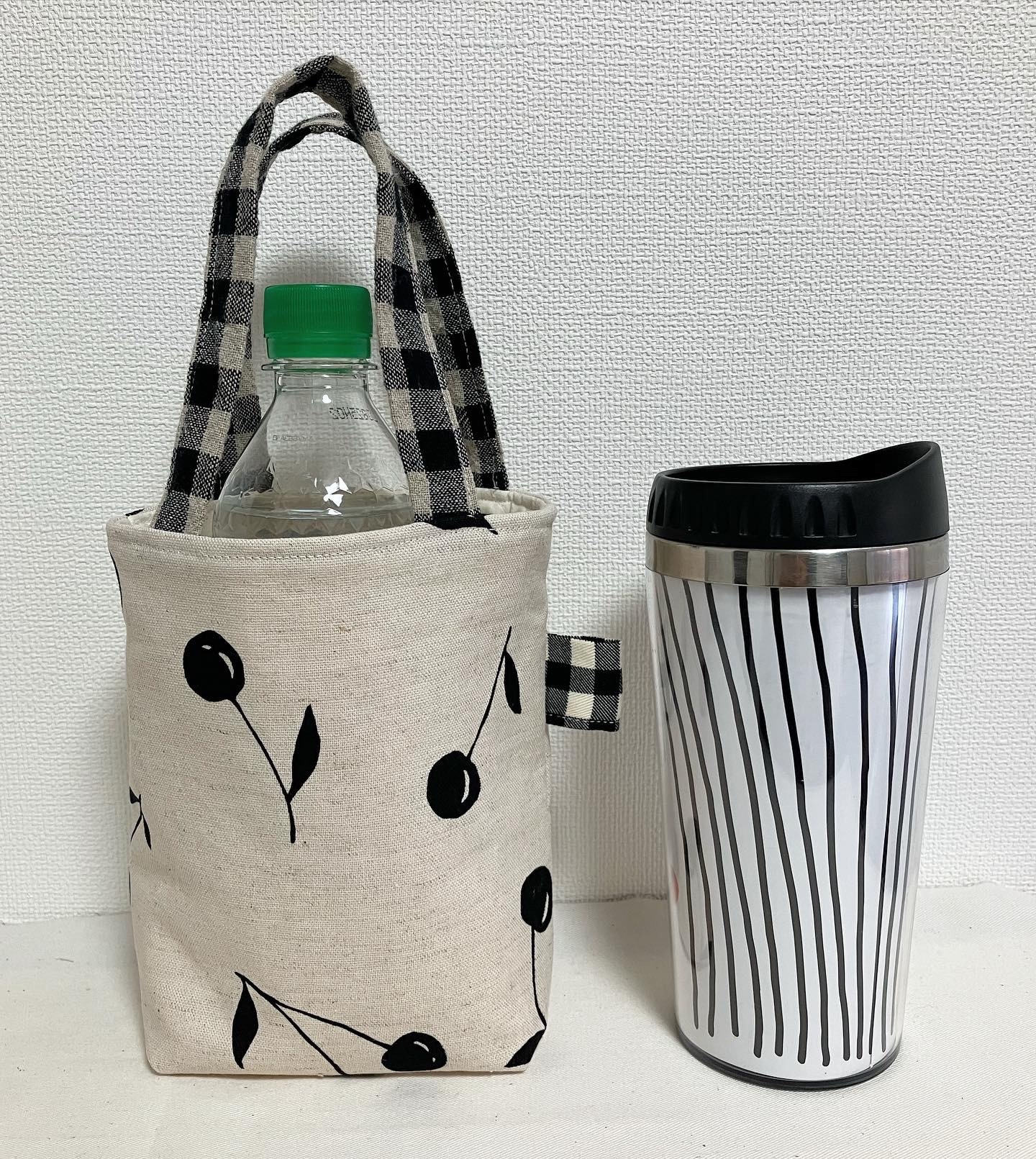 毎日持ち運び楽々❤️モノトーン さくらんぼのドリンクホルダー