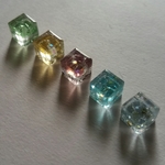 キューブピアス