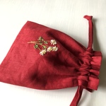 手刺繍リネンの巾着ポーチ　カモミール