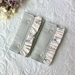 エルゴ　よだれカバー　くすみグリーン　レースフラワーフリル