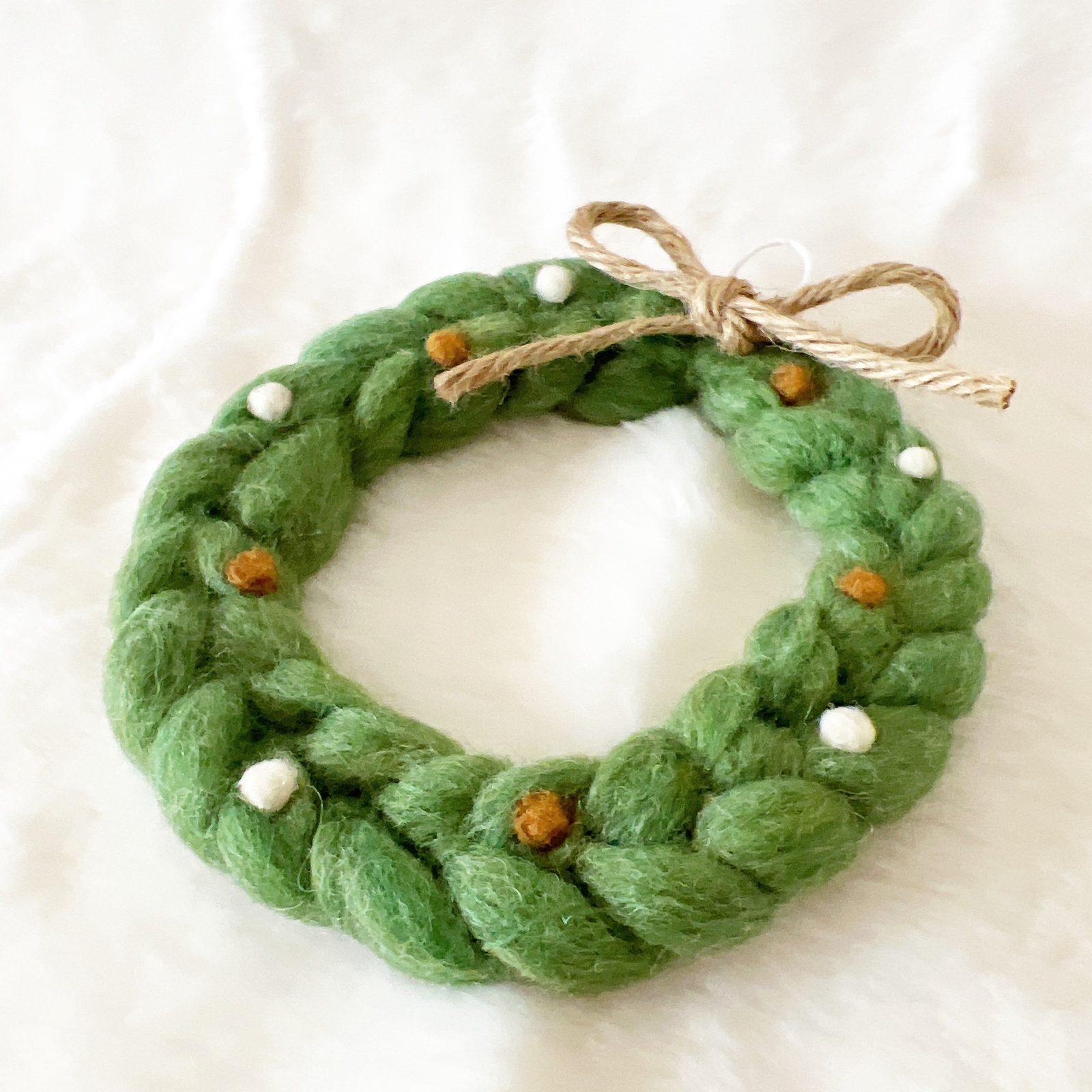 羊毛フェルトのクリスマスリース 【グリーンナチュラル