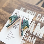 aloha-0415様用　ターコイズ色のスニーカーピアス　コンバース風本革ヌメ革レザー　Sneaker design earrings. 