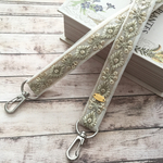 ショルダーストラップ スマホストラップ インド刺繍 リボン  スマホショルダーストラップ ホワイト