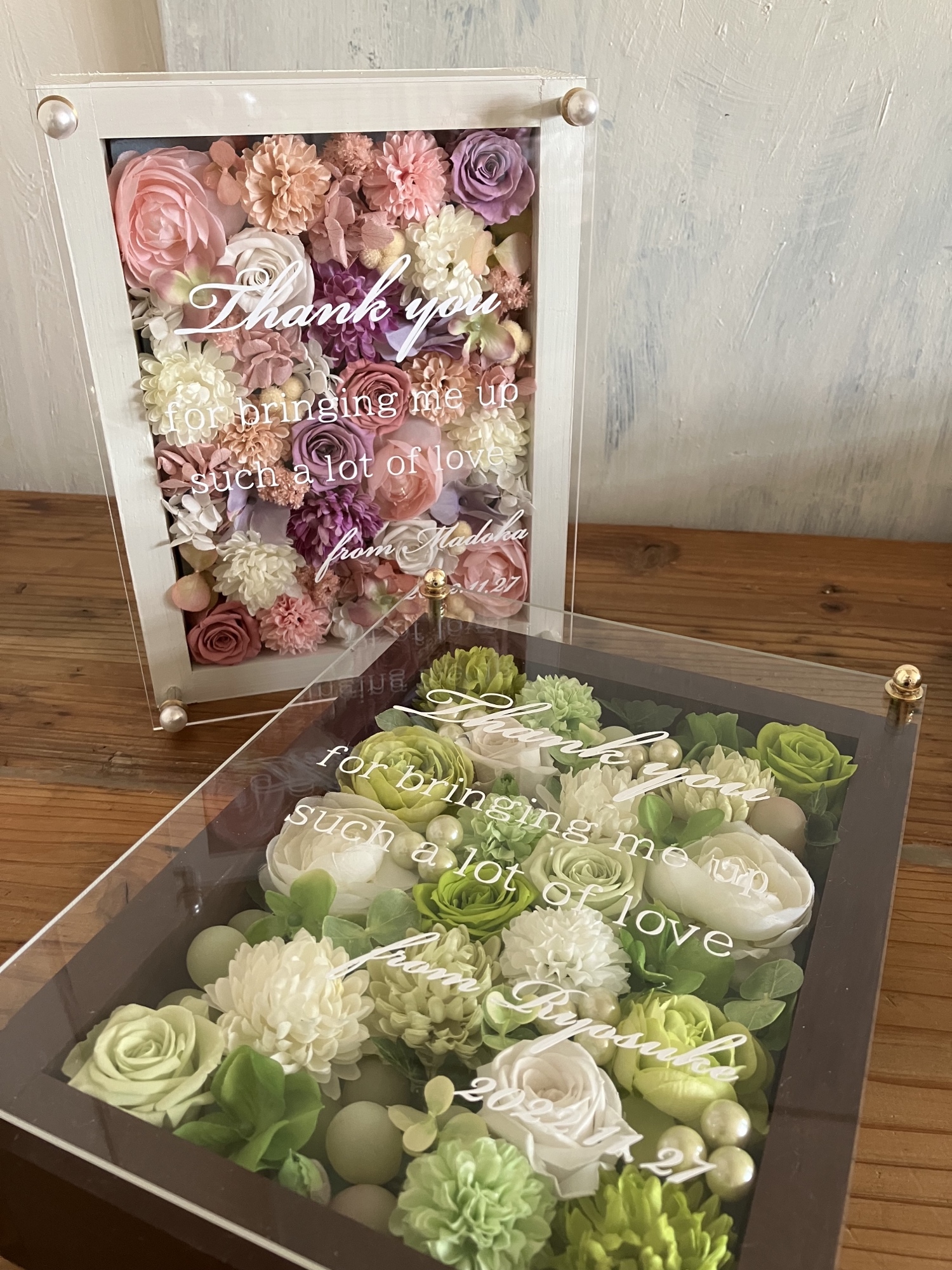 2個セット 結婚式両親贈呈品 プリザーブドフラワーアレンジ 白枠〈ピンクパープル白〉＆茶枠〈白グリーン〉白文字入れ