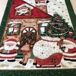 小さなサンタさんたちの楽しいクリスマスタペストリー