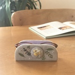 再販　ビオラ刺繍ナチュラルメガネスタンドで　心地よいお部屋に。