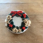 【クリスマス】刺繍ブローチ　リース(金)