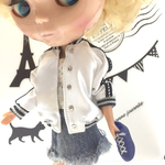今日はスカジャン白😗