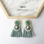 マットパールとフリンジ(グリーン)　ビーズ刺繍ピアス/イヤリング
