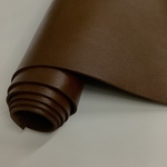 牛革　艶ありブラウン　100㎝×30㎝（30デシ）本革　レザークラフト　革　レザー　leathercraft　ハンドメイド　手作り　素材　生地　ブルー　紺