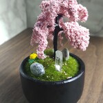 ~ジオラマ 枝垂れ桜の庭～ 糸魚川產翡翠のさざれ石と水晶剣を使用しました～