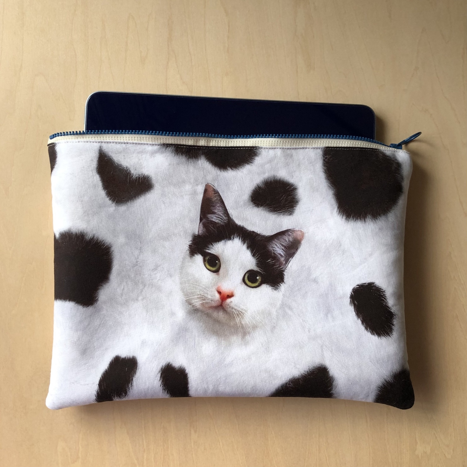 ハンドメイド ブサカワおめかしねこちゃんお財布ポーチ 肉球ポーチ