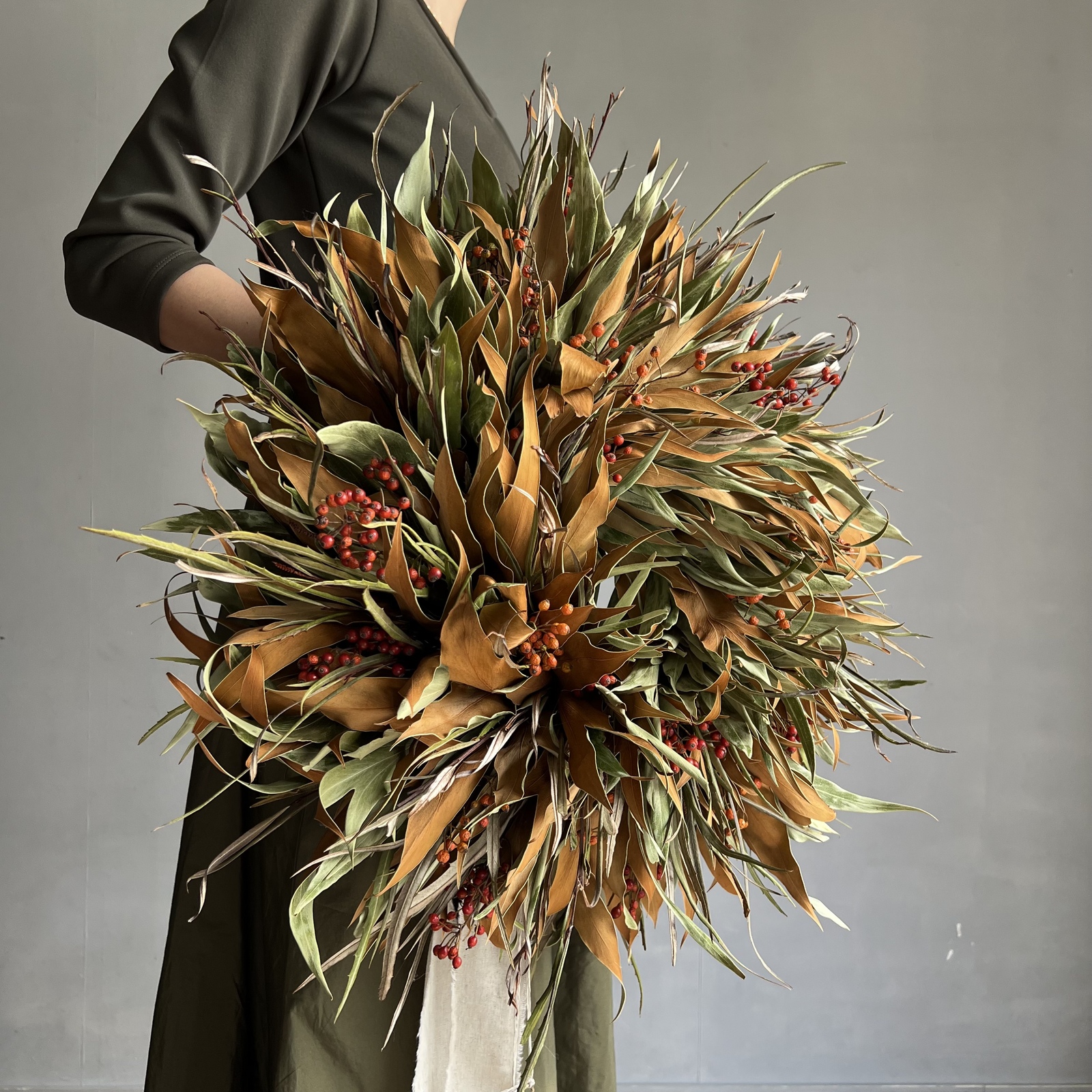 大きめ　実ものと秋の森のリース　キンポウジュ　パンパスグラス　グレビレア 大きめ 実ものと秋の森のリース キンポウジュ パンパスグラス