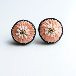 ＜Stella～遊び好きの星～＞花のブーケ刺繍イヤリング◎ピンクオレンジ