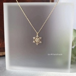 雪の結晶 ＊ ネックレス　14kgfチェーン変更可能 ゴールド スノー クリスマス ニット