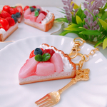 ピーチとベリーのタルトバックチャーム　フォーク付き　♡再販♡　誕生日☆フェイクスイーツ☆フェイクタルト☆ラズベリー☆いちご☆桃☆スイーツモチーフ☆ピーチ