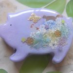 ◇871　ライラックラベンダー　🐷ぶたさんとお花のブローチ🐥（大サイズ）