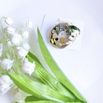 フラワーブローチ🐝🤍🌿/レジン/押し花/スズラン/ミツバチ/大人可愛い