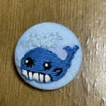 クジラの刺繍くるみボタン